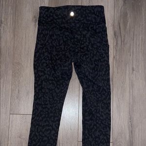 Lululemon Invigorate Tight 25’ Size 6